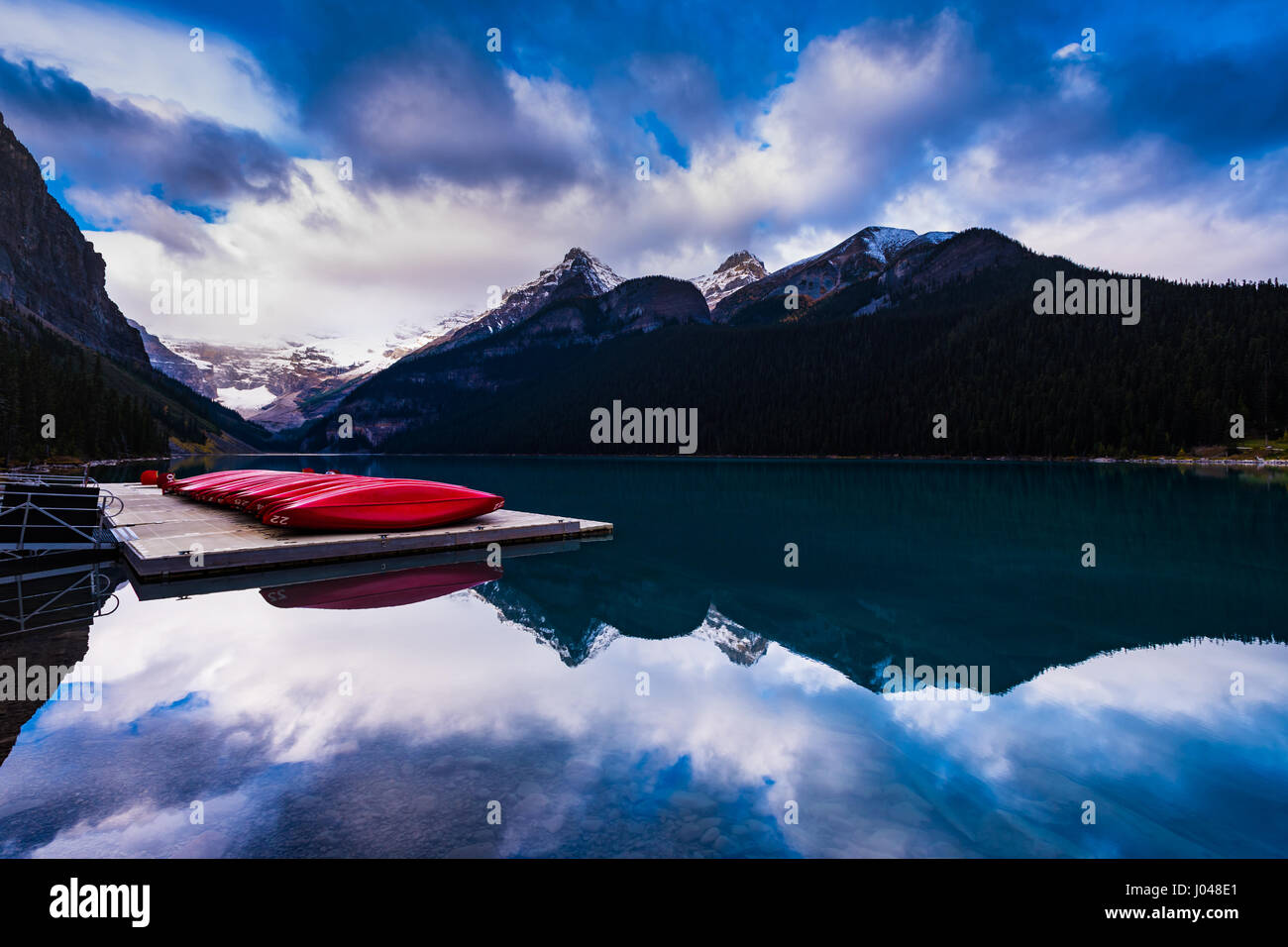 Beautiful autmn views of icon Lake Louise in Banff National Park in the ...