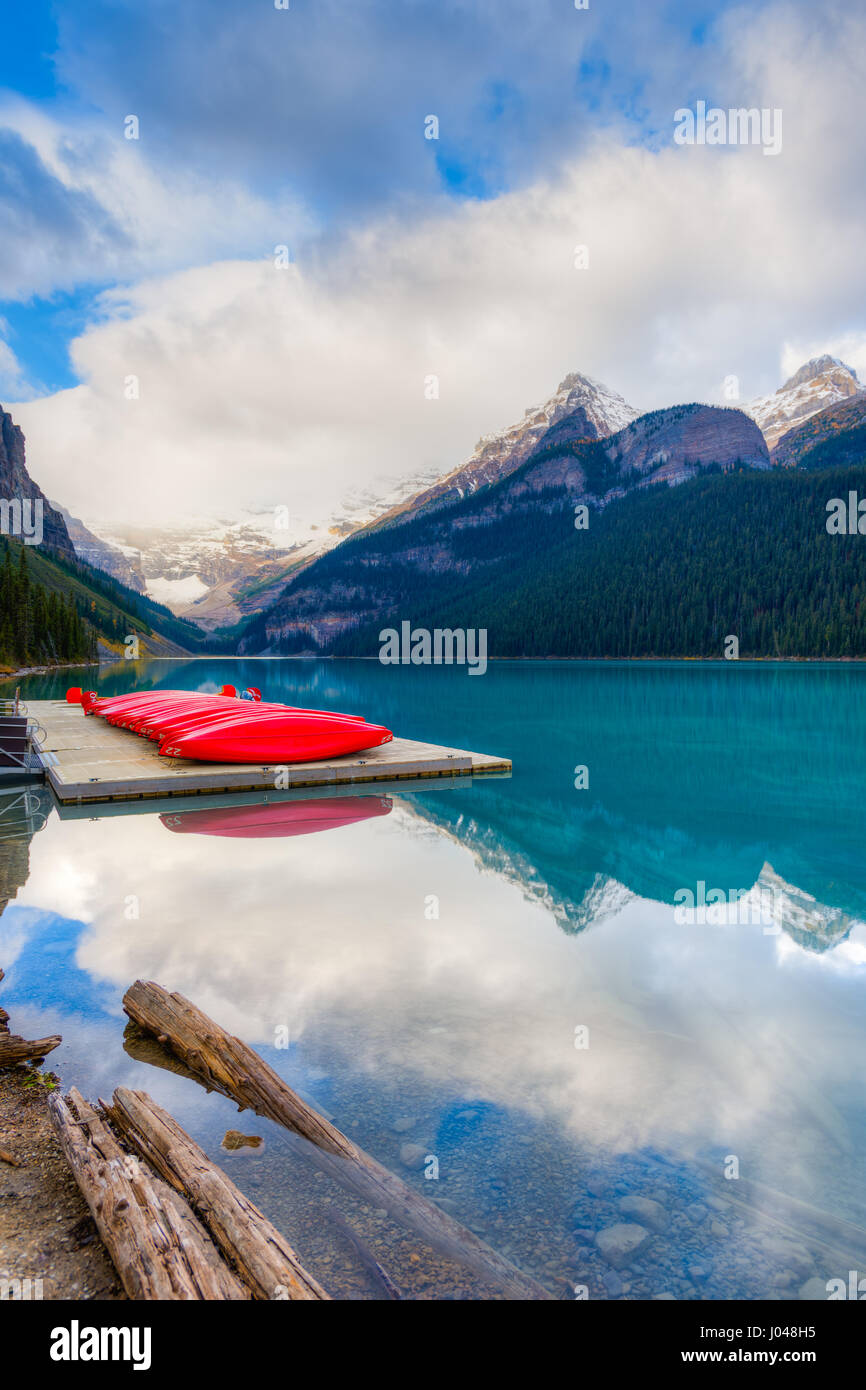 Beautiful autmn views of icon Lake Louise in Banff National Park in the ...