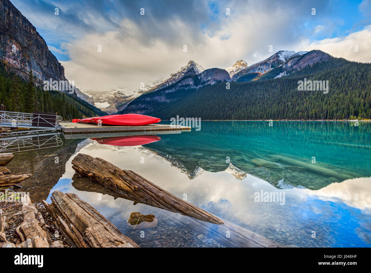 Beautiful autmn views of icon Lake Louise in Banff National Park in the ...