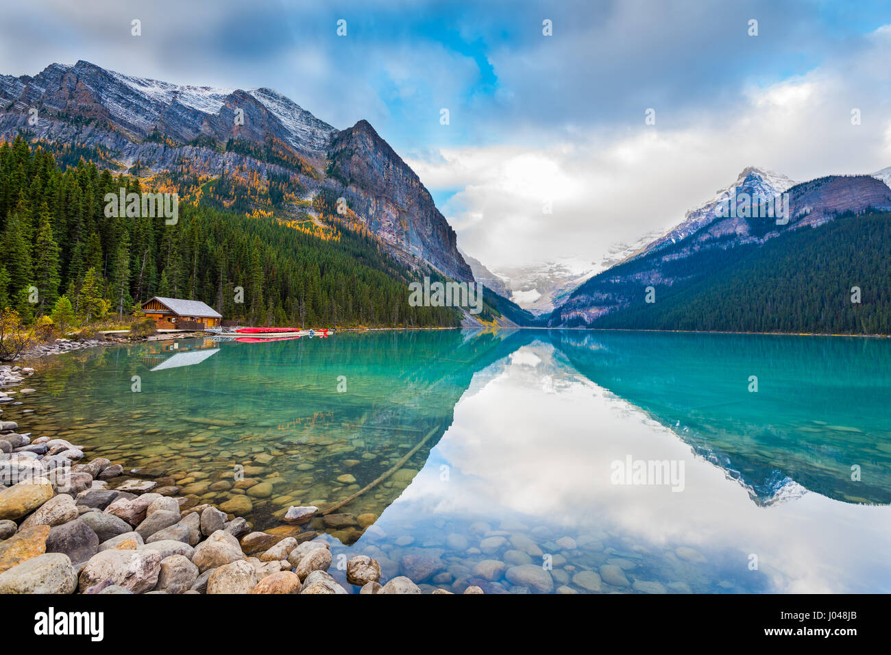 Beautiful autmn views of icon Lake Louise in Banff National Park in the ...