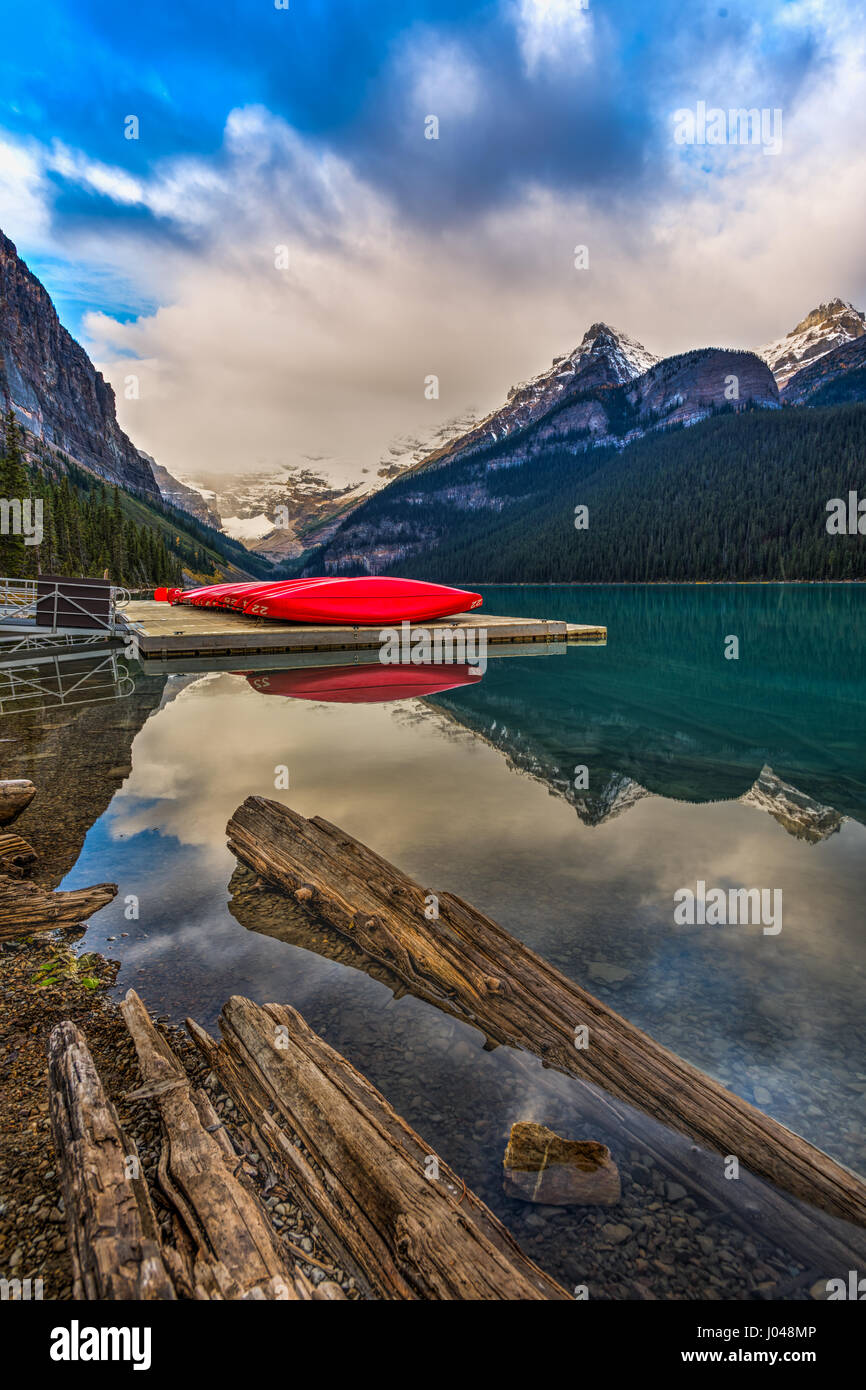 Beautiful autmn views of icon Lake Louise in Banff National Park in the ...