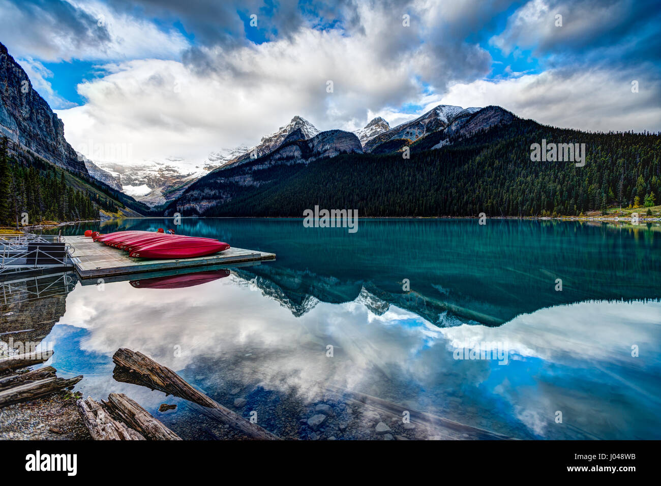 Beautiful autmn views of icon Lake Louise in Banff National Park in the ...