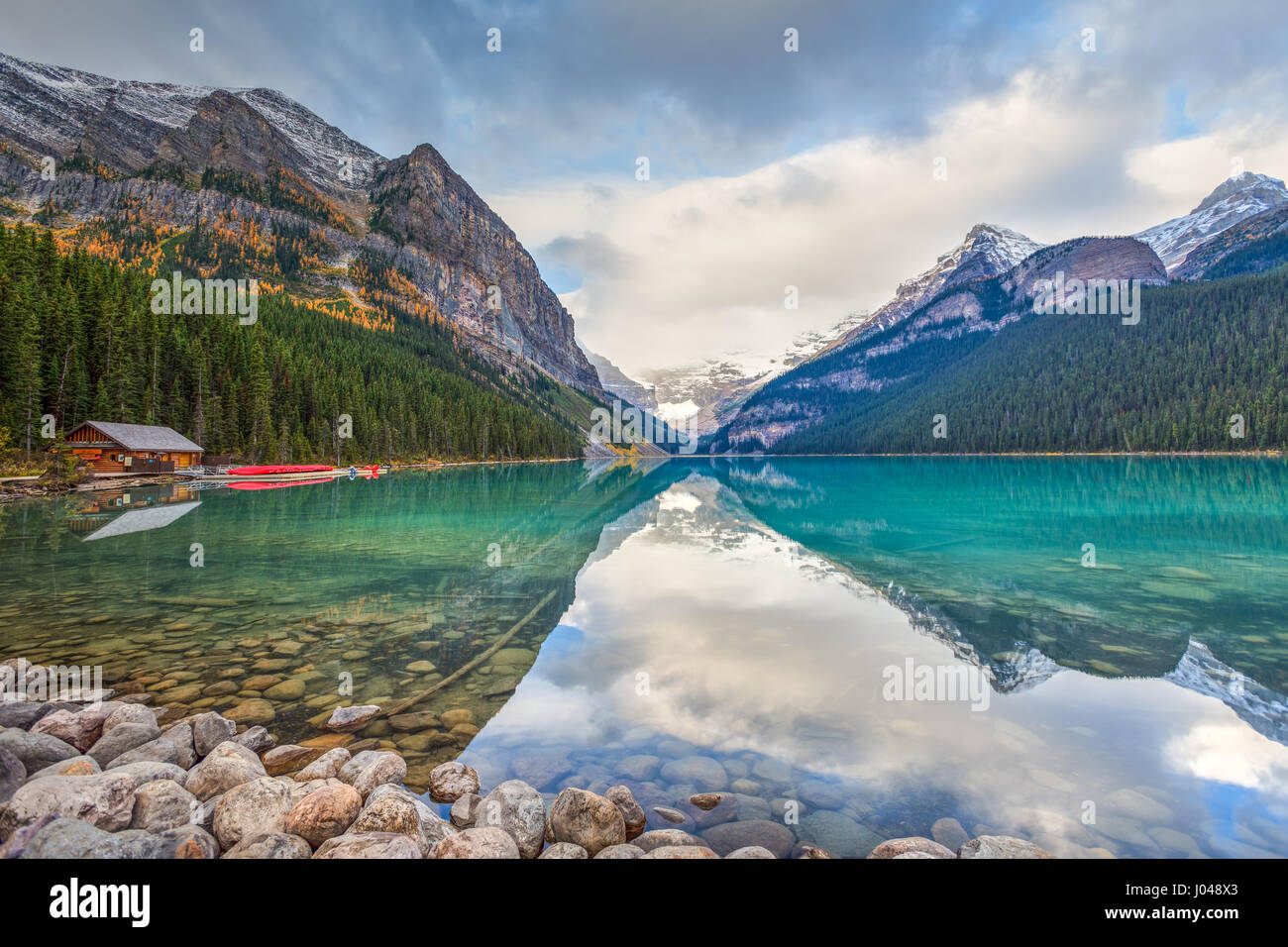 Beautiful autmn views of icon Lake Louise in Banff National Park in the ...
