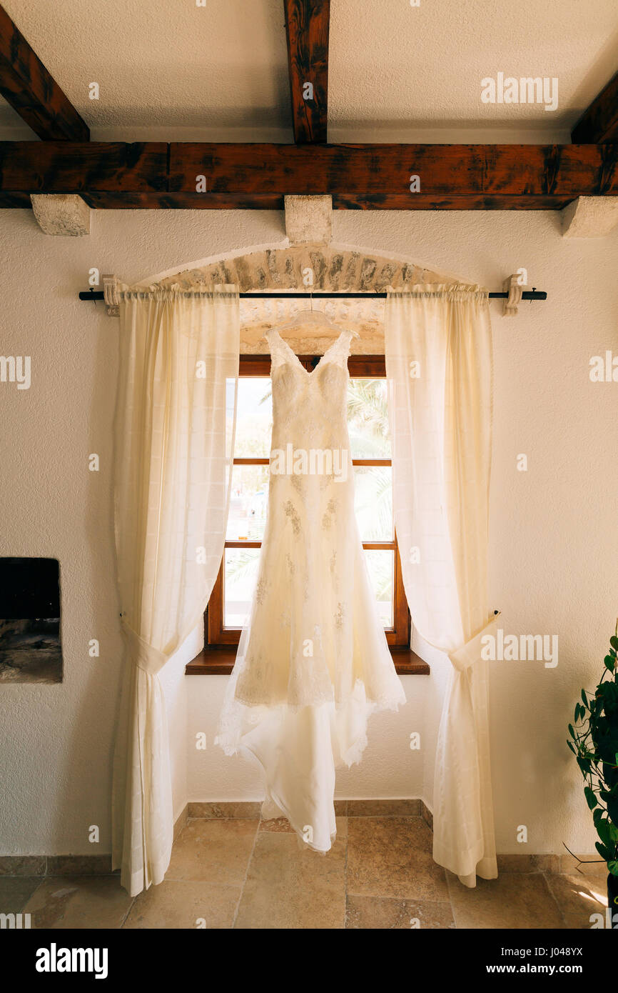 Cornice dress
