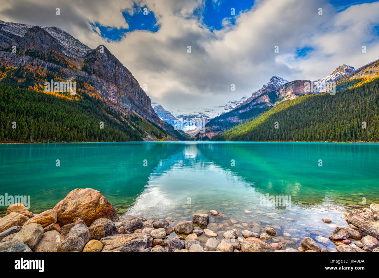 Beautiful autmn views of icon Lake Louise in Banff National Park in the ...