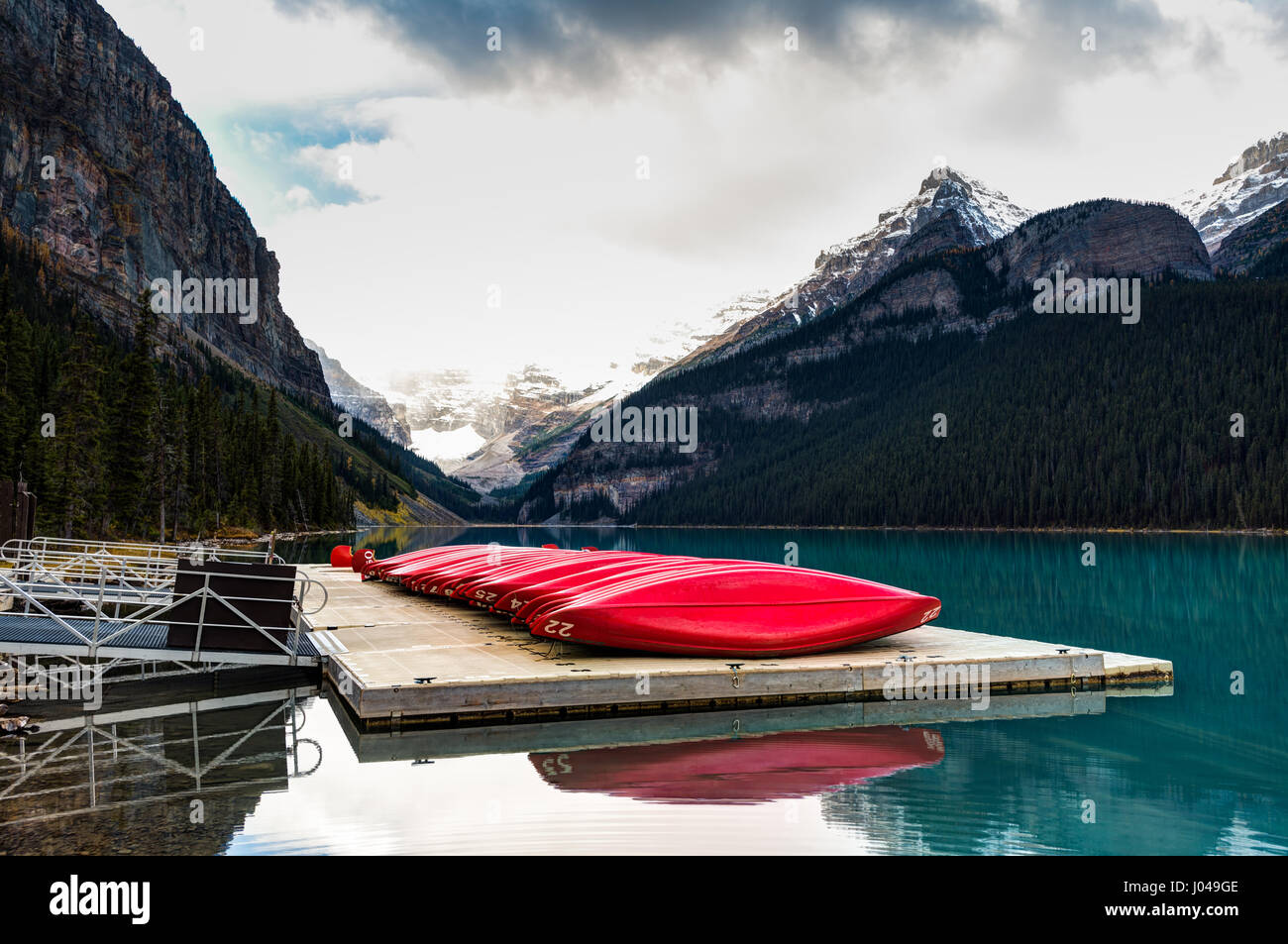 Beautiful autmn views of icon Lake Louise in Banff National Park in the ...
