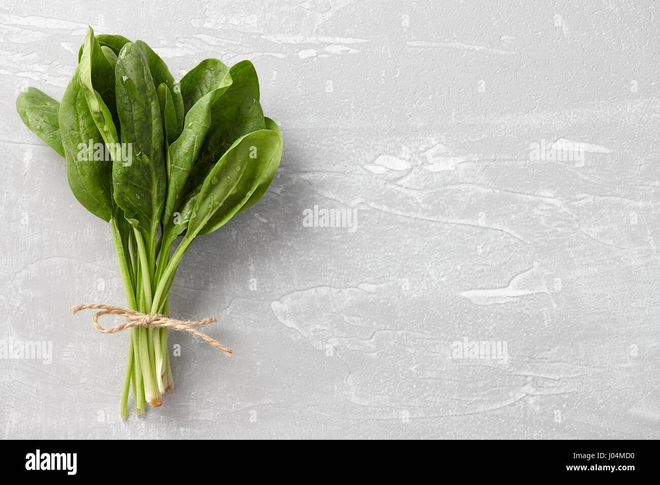 Bunch of fresh spinach leaves Stock Photo - Alamy