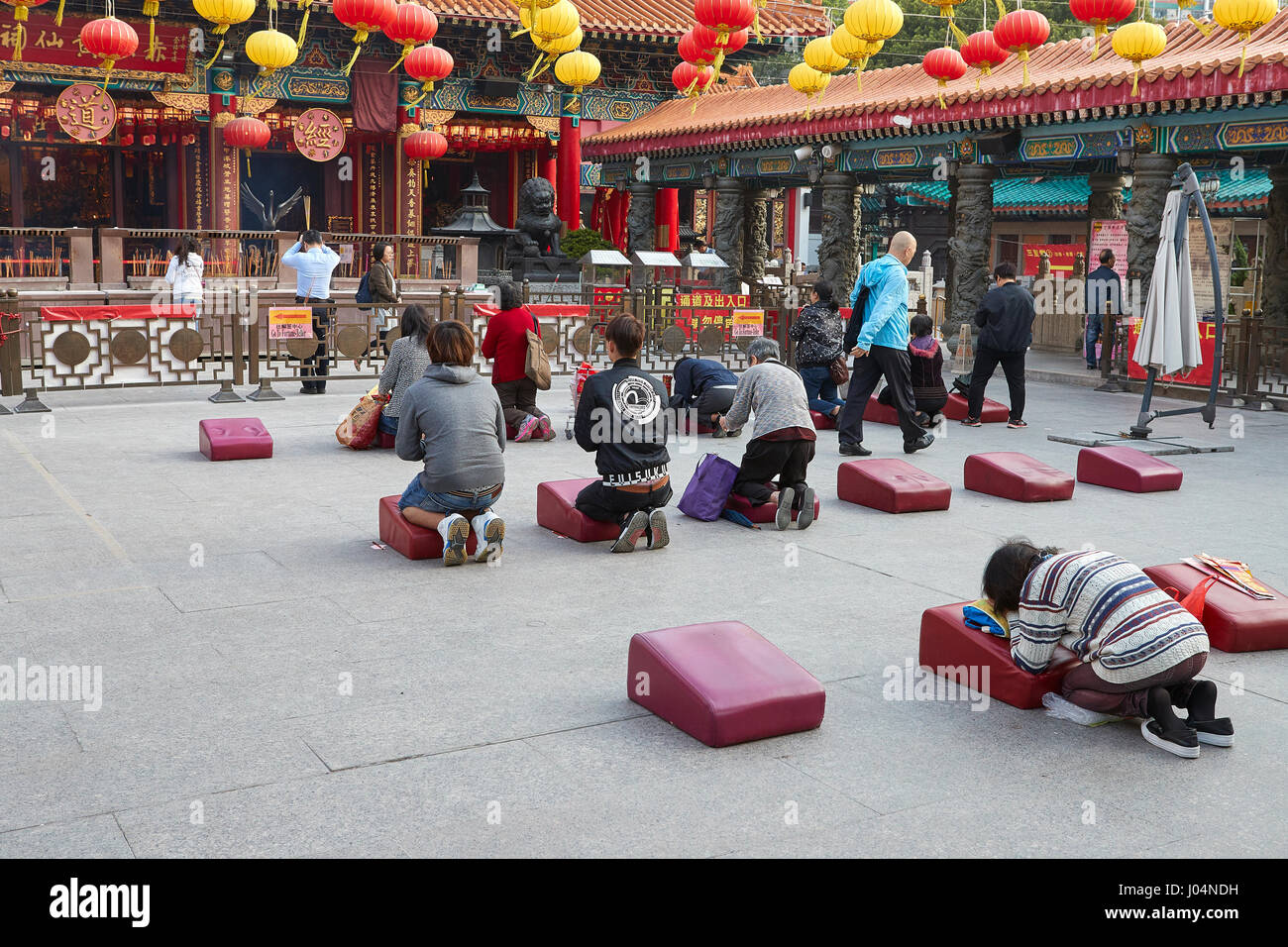 Chinese People Worshipping At The Buddhist Wong Tai Sin Temple, Hong Kong. Stock Photo