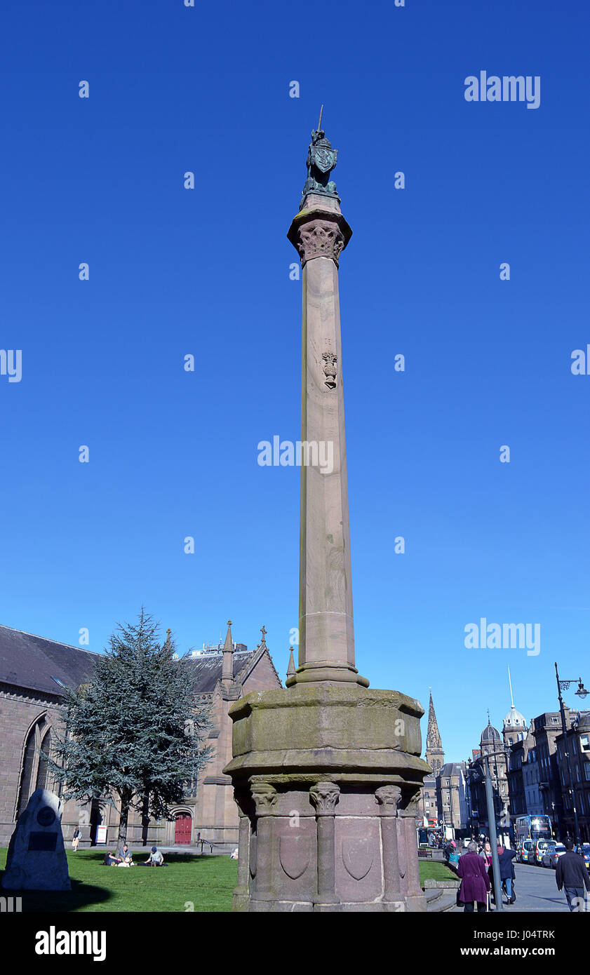 The Mercat Cross (Market Cross) outside the City Churches in Dundee, Scotland, with a unicorn on top. This reconstruction of the original erected in 1 Stock Photo