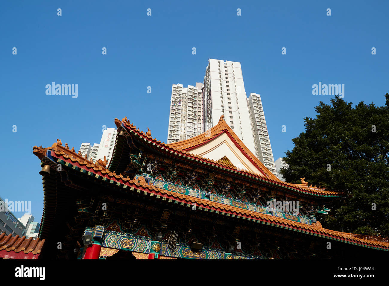 Contrasting Building Designs At The Wong Tai Sin Temple, Hong Kong. Stock Photo