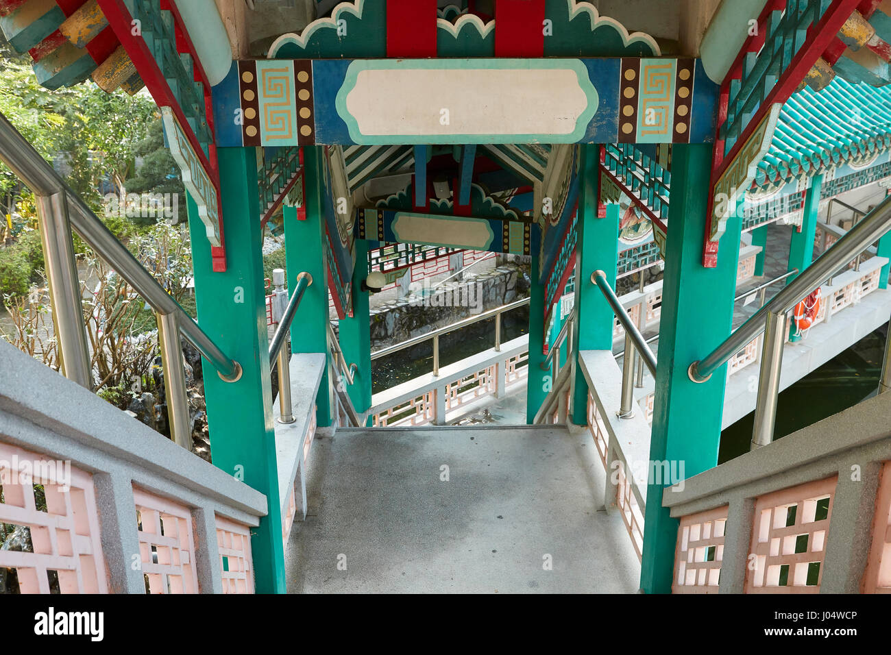 Ornate Chinese Covered Walkway At The Wong Tai Sin Temple, Hong Kong. Stock Photo