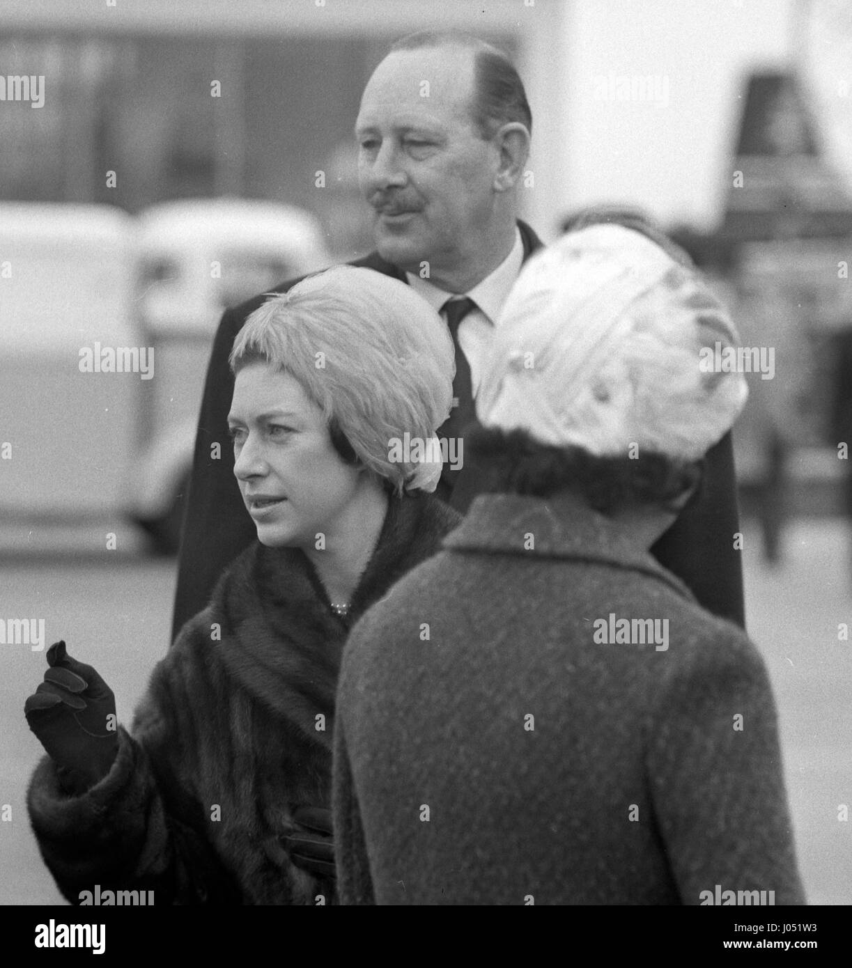 Princess Margaret (l), wearing a fur coat and feather hat, when she went to see the Queen Mother on a flight to Jamaica. Stock Photo