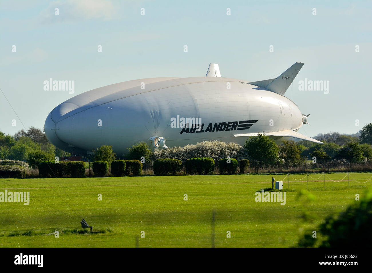 Bedfordshire UK, 10th April 2017. The Worlds largest Airship, the AIRLANDER sits awaiting favourable conditions at Cardington Airfield in Bedfordshire, England UK. Stock Photo