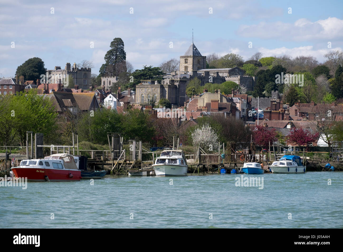 Arundel, UK. 10th April 2017. UK Weather. With temperatures reaching the mid to high teens, the boats moored on the glistening water and the castle towering on the mound above makes the banks of the river Arun in in the ancient town of Arundel in West Sussex a very pleasant place to take a afternoon stroll. © Photovision Images News / Alamy Live News. Credit: Photovision Images News/Alamy Live News Stock Photo