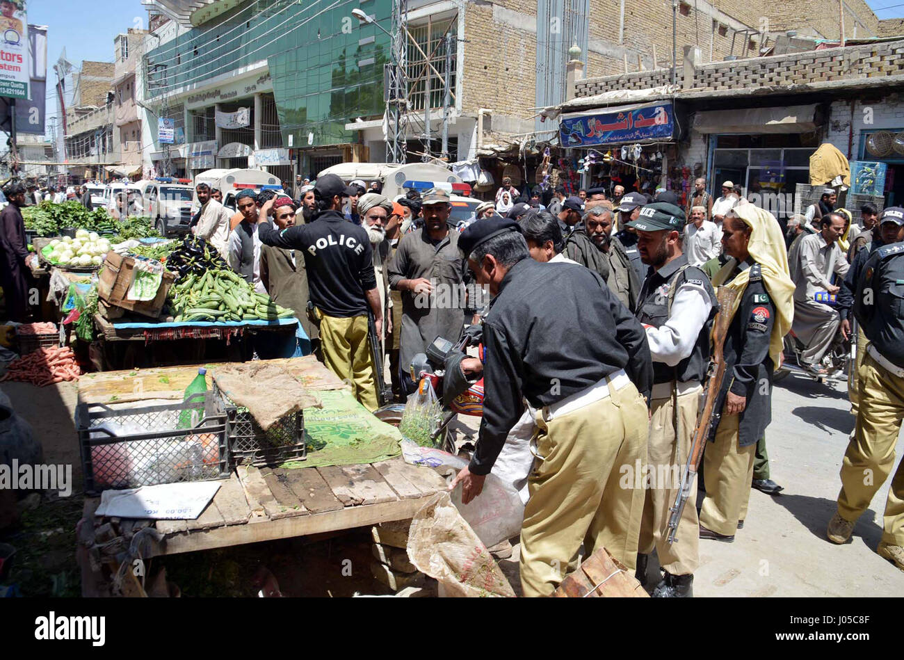 Quetta, Pakistan. 10th Apr, 2017. Views during anti encroachment drive operated by Quetta Traffic Police Department led by Senior Superintendent Police Quetta (SSP) Traffic Muhammad Javed Malik and DSP Traffic Shabana, at Kasi road of Quetta on Monday, April 10, 2017. Credit: Asianet-Pakistan/Alamy Live News Stock Photo