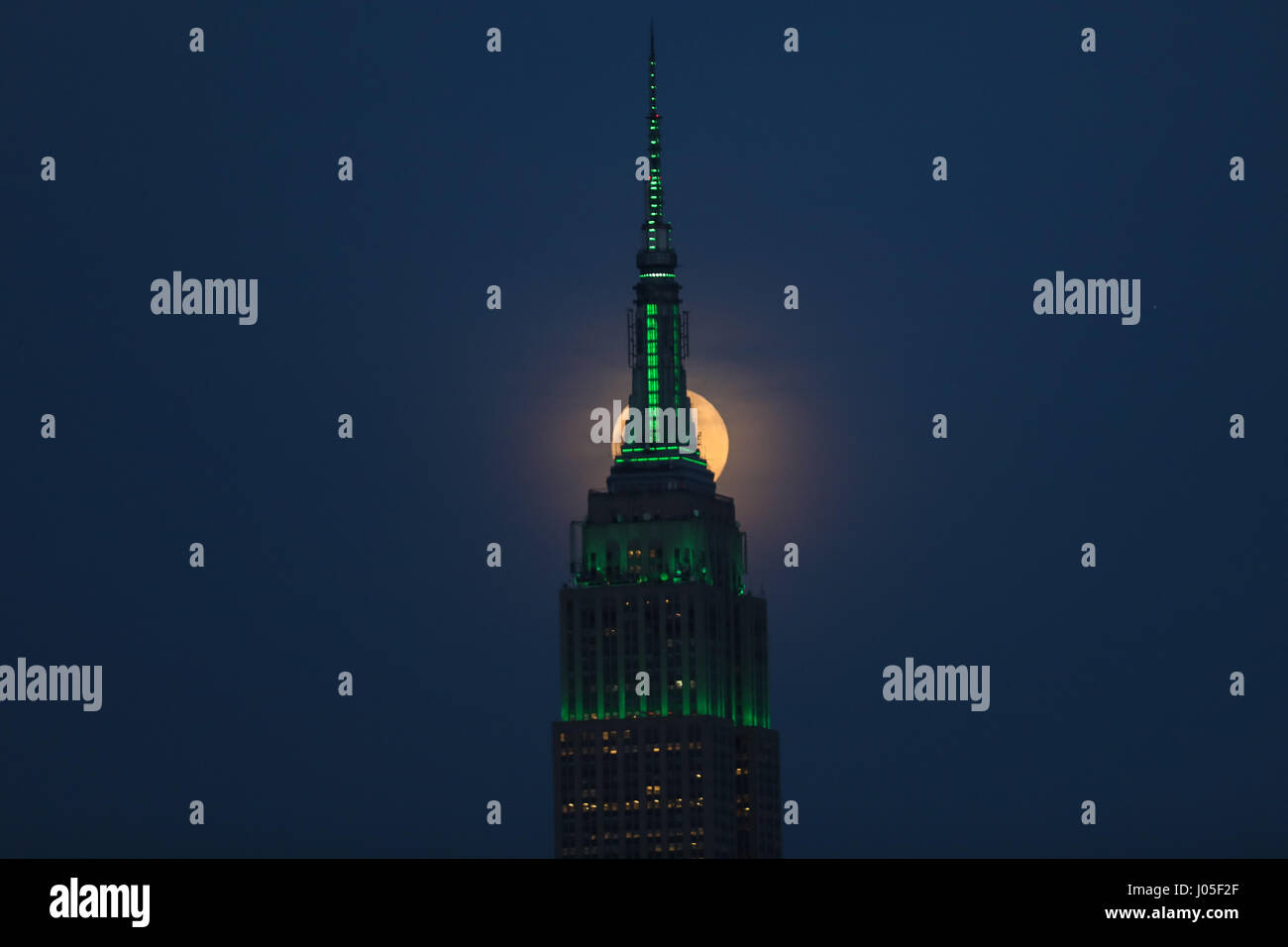 New York, United States. 10th Apr, 2017. Moon in its full shape is seen behind the Empire State Building in New York on Monday night, 10 Credit: Brazil Photo Press/Alamy Live News Stock Photo