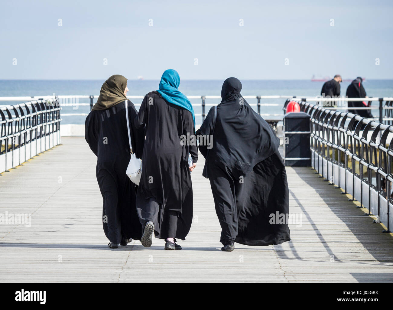 Uk muslim women hi-res stock photography and images - Alamy