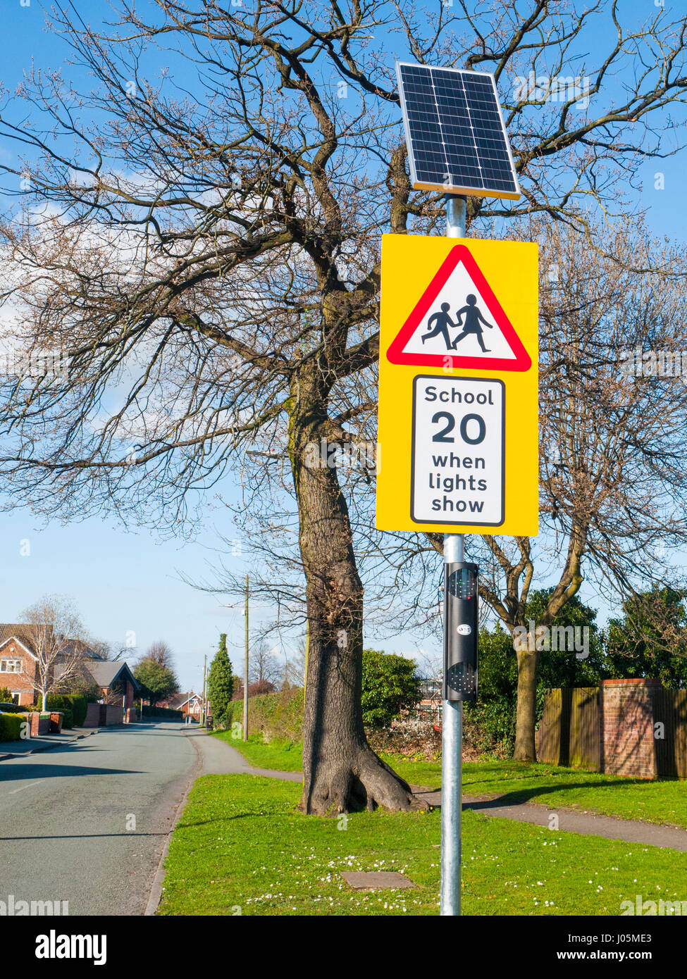 Solar powered school warning traffic sign UK Stock Photo