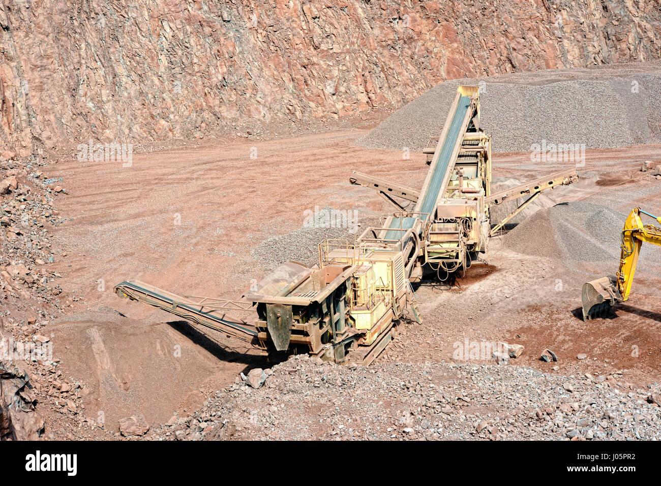 https://c8.alamy.com/comp/J05PR2/stone-crusher-in-a-quarry-mining-industry-J05PR2.jpg
