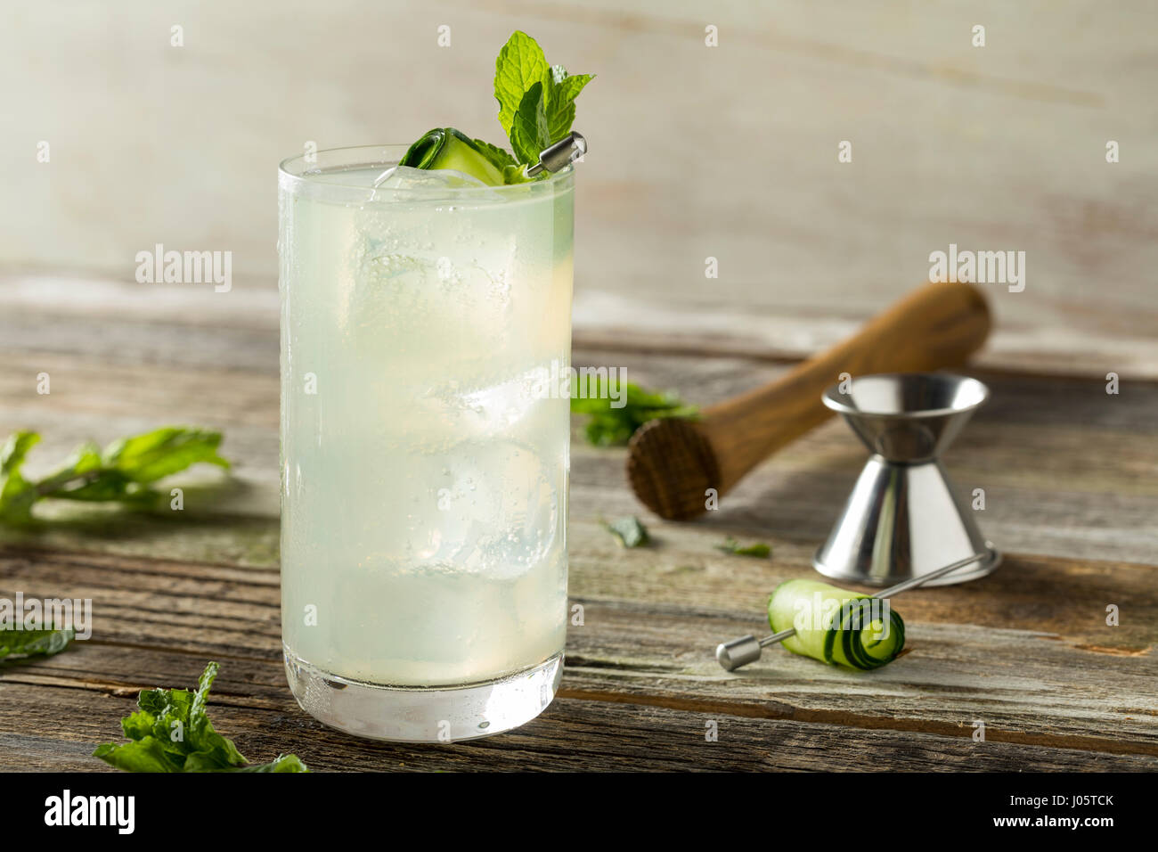 Cucumber gin spritz hires stock photography and images Alamy