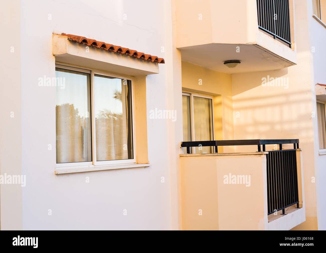 Pattern of hotel room balconies in modern building Stock Photo - Alamy