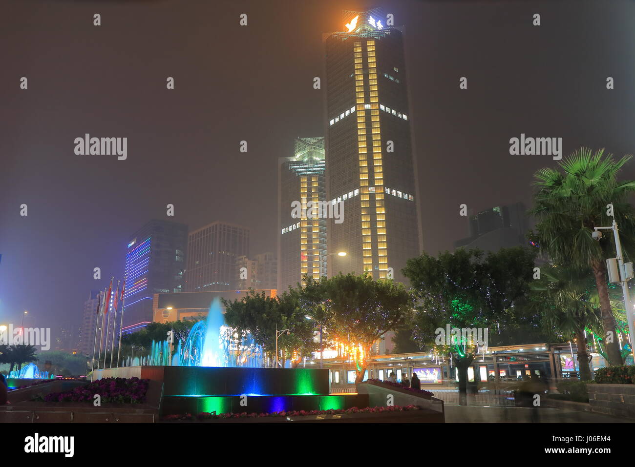 People Visit Tianhe Road Shopping District In Guangzhou China Stock 