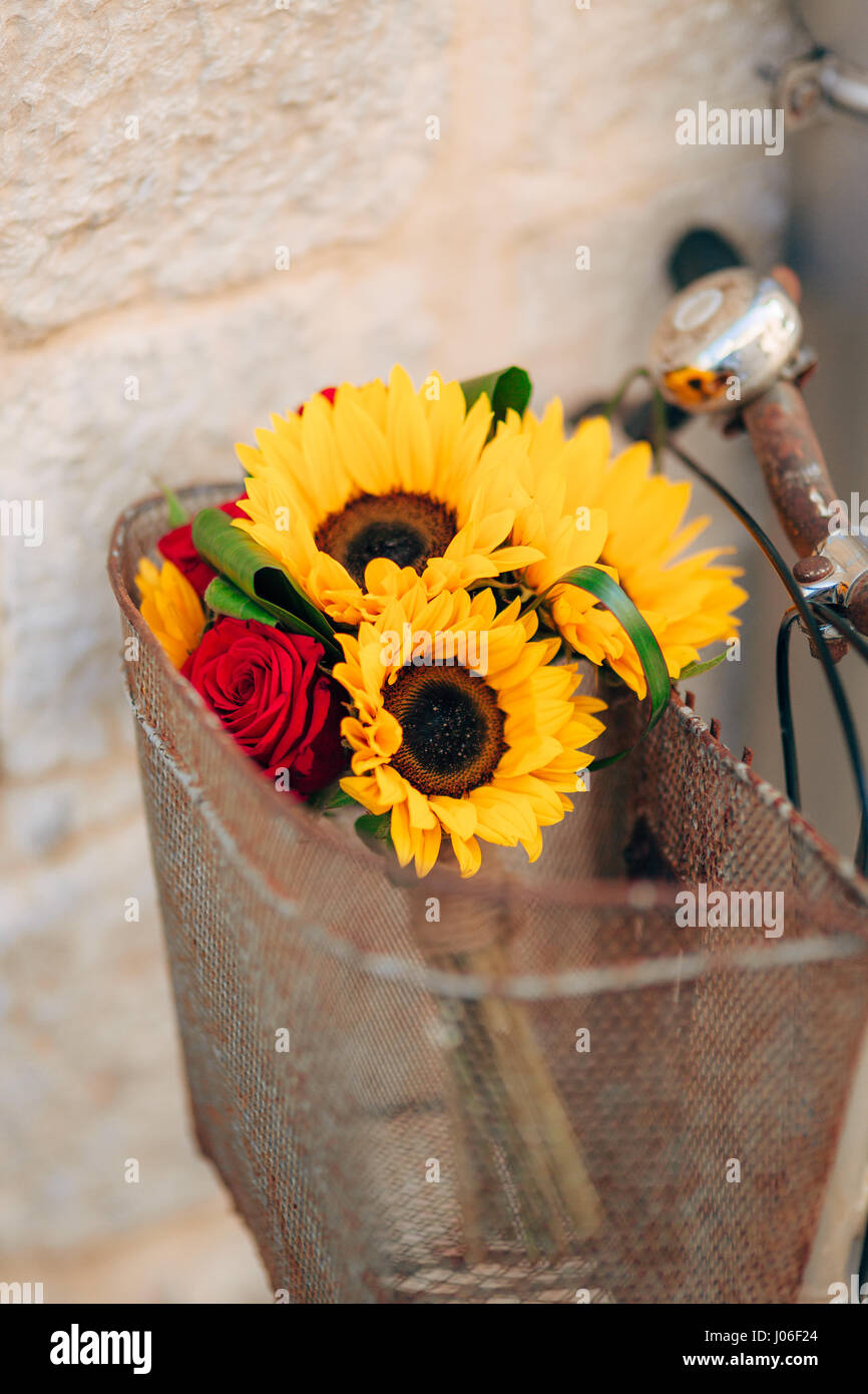 Sunflowers in street hi-res stock photography and images - Page 5 - Alamy