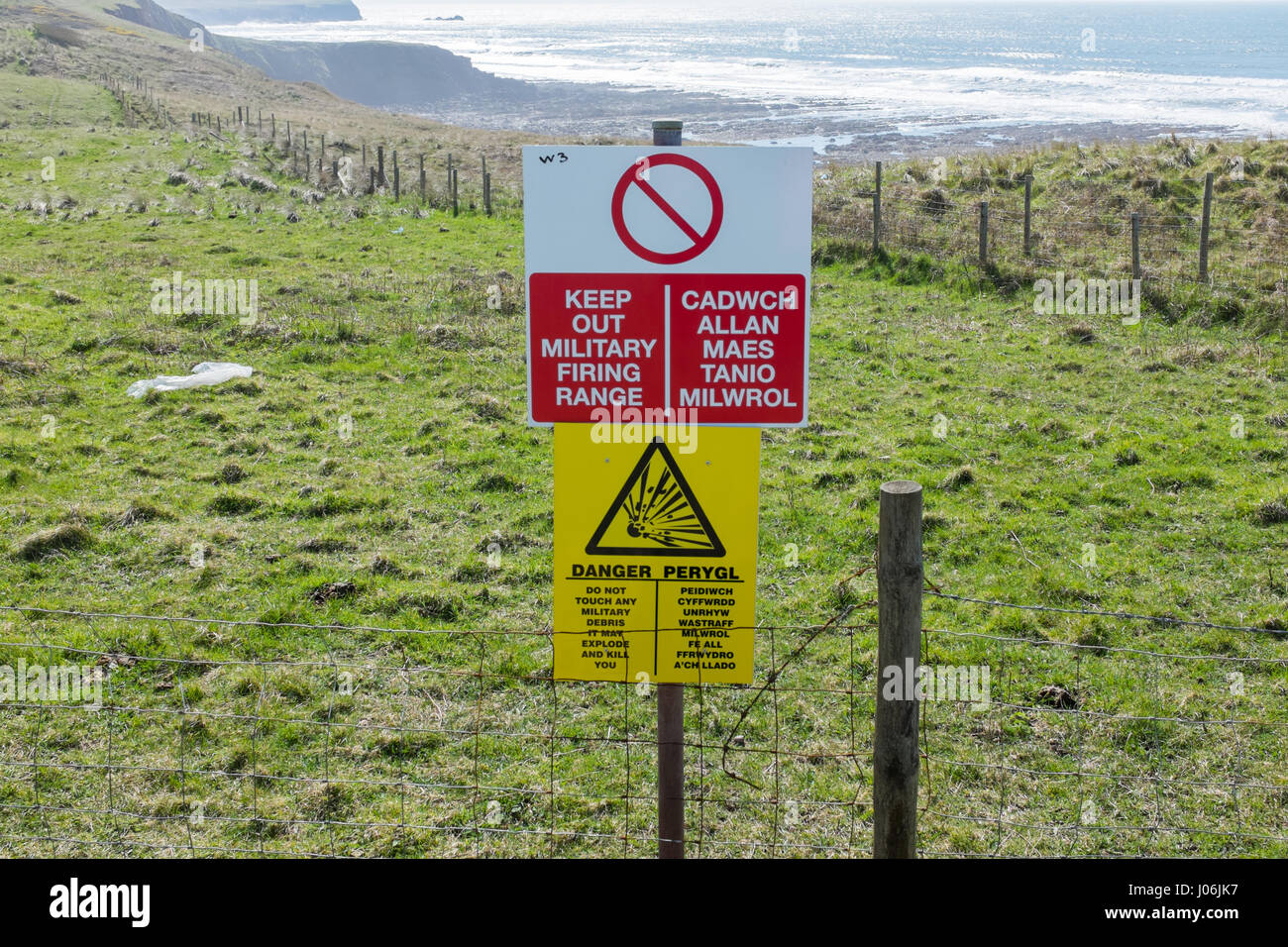 Warning sign at Castlemartin Military Firing Range in Pembrokeshire Stock Photo