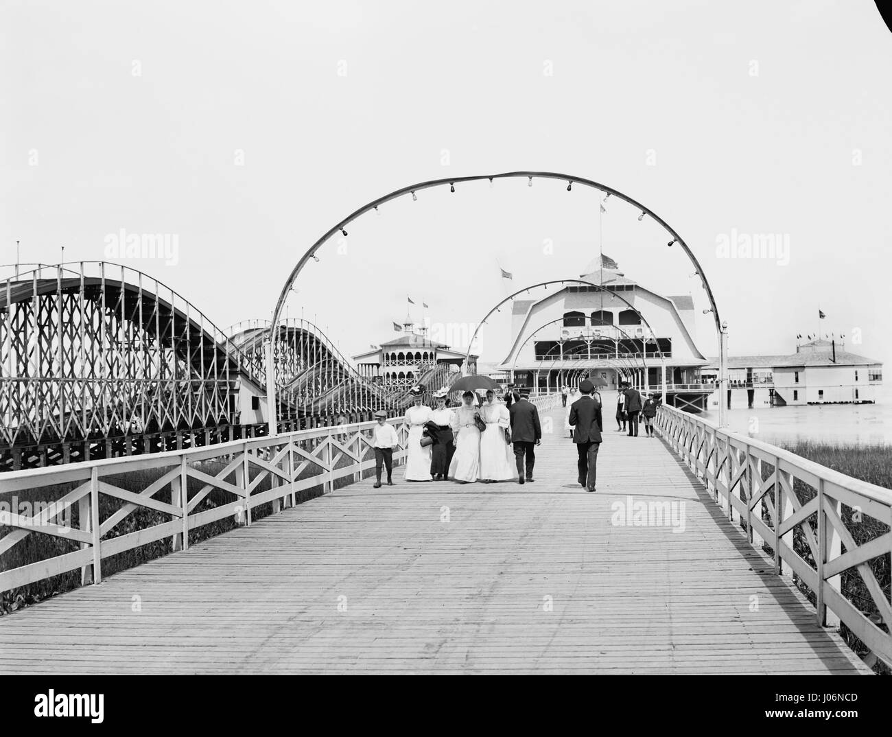 Roller Coaster along Boardwalk Leading to Casino, Lake Erie Park and Casino, Toledo, Ohio, USA, Detroit Publishing Company, 1905 Stock Photo