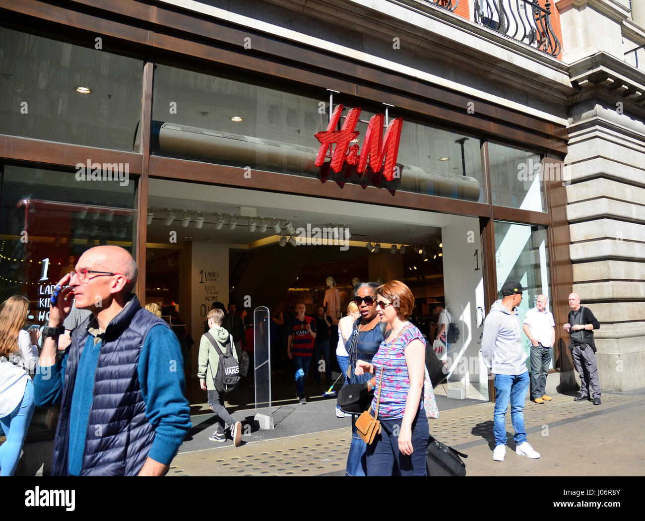 H and m store uk hi-res stock photography and images - Alamy