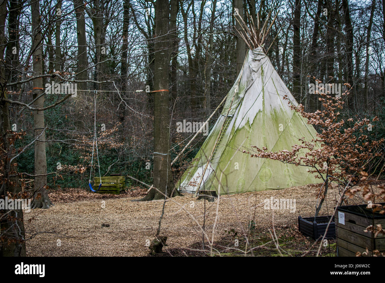 Cree indian tent hi-res stock photography and images - Alamy