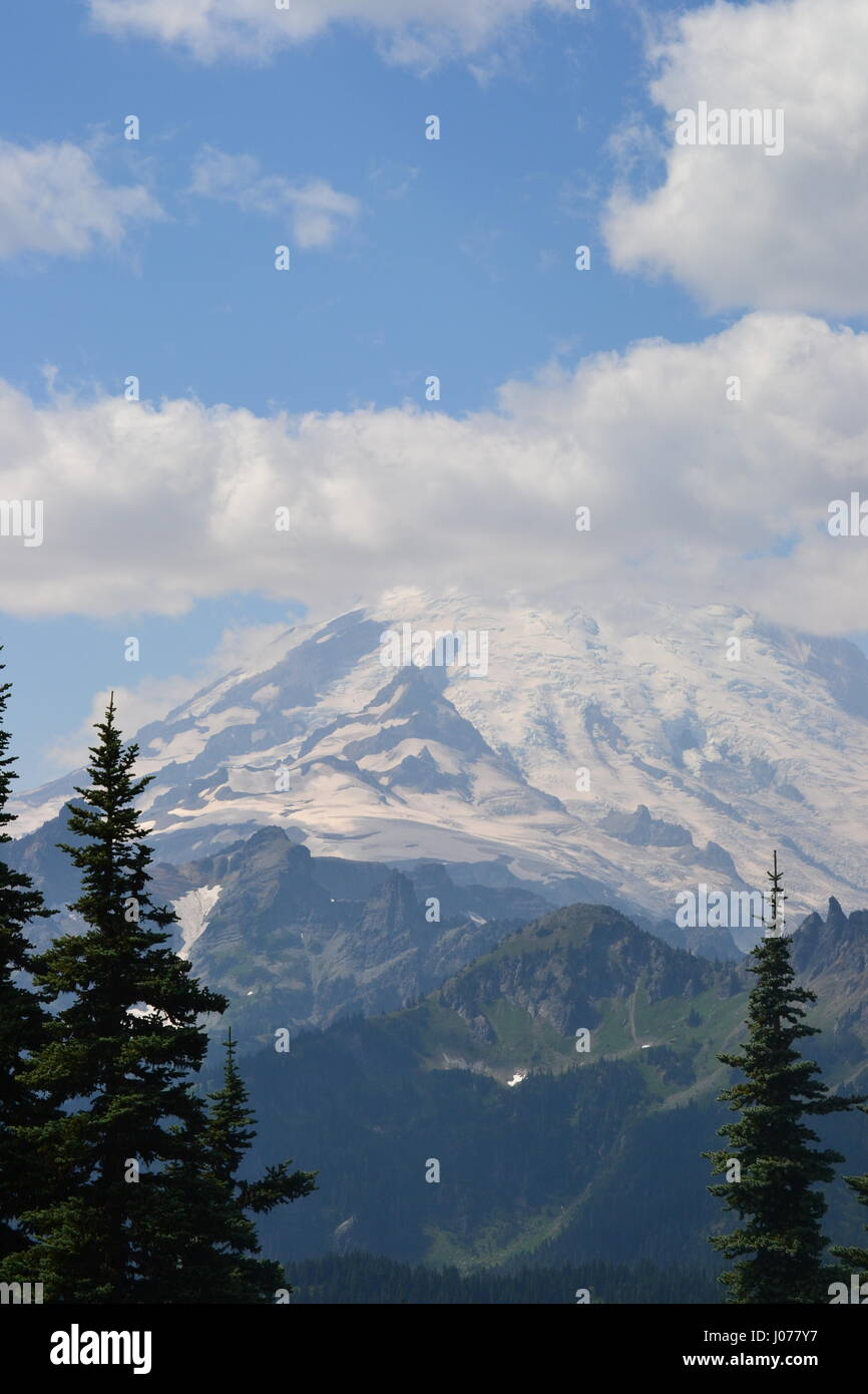 Mt rainier above clouds hires stock photography and images Alamy