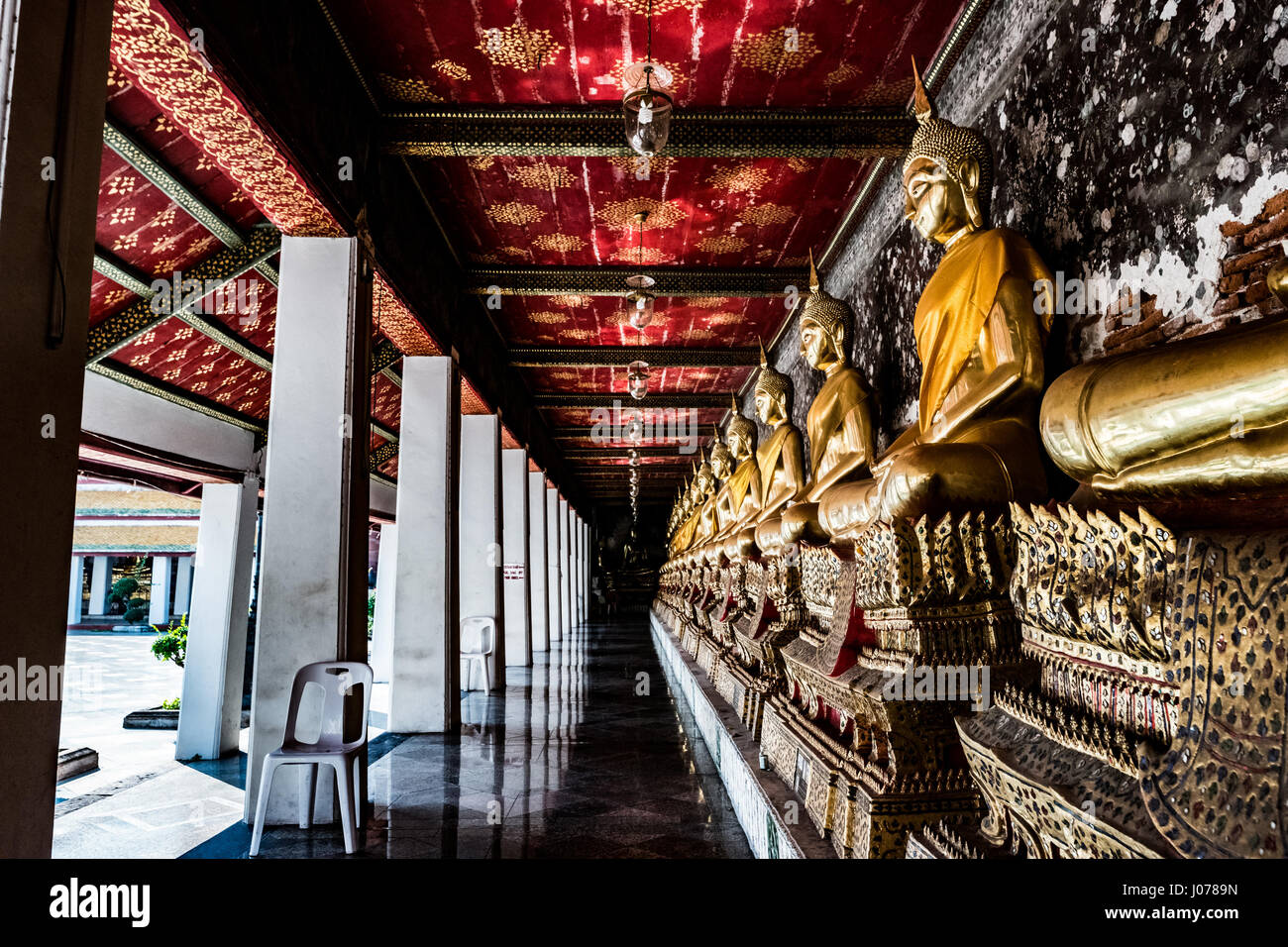 Buddha statue. Wat Arun, Temple of Dawn is a Buddhist temple Stock Photo