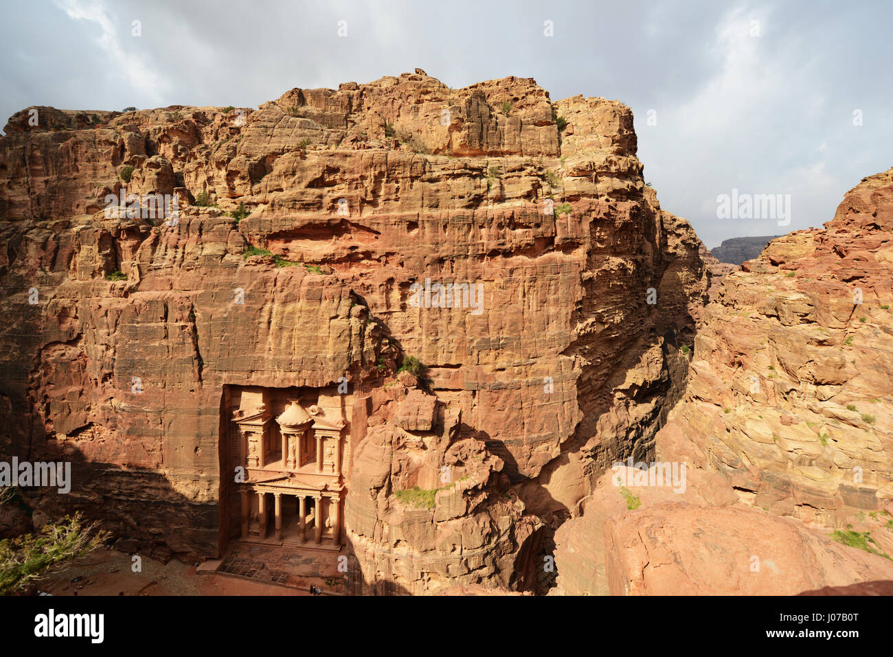 A bird's eye view of the Treasury (El Khazneh) in the ancient Nabatean city of  Petra in Jordan. Stock Photo