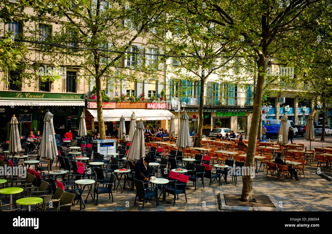 2 mcp - CPA - CARCASSONNE - place du marché aux herbes - [11