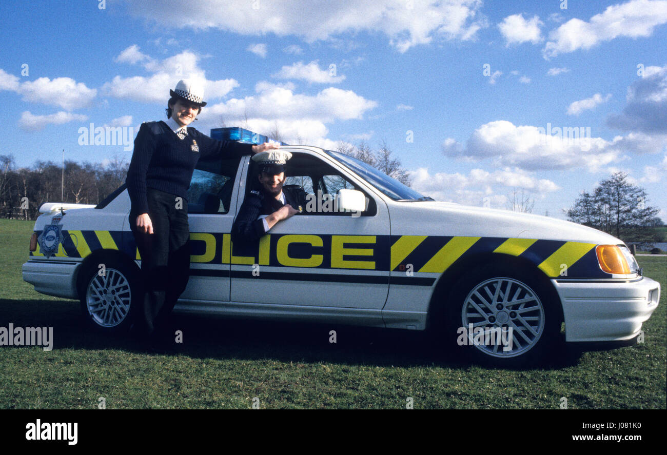 Police officers WPC Lesley Pierpoint and PC Paul Smith with high speed police car Ford Sierra Sapphire RS Cosworth in 1989 Stock Photo