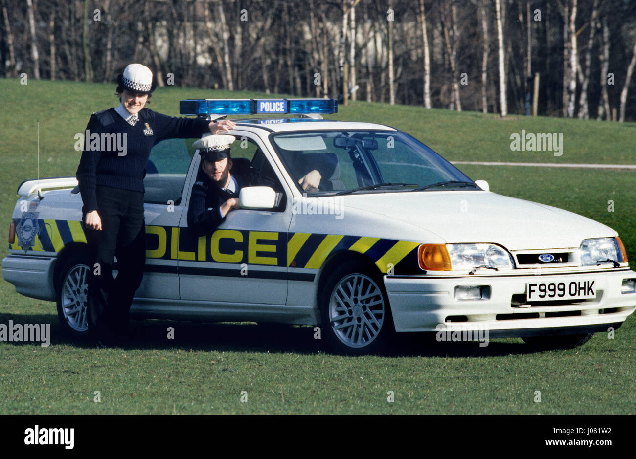 File:Ford Mondeo MK3 - British Police - 001.jpg - Wikimedia Commons