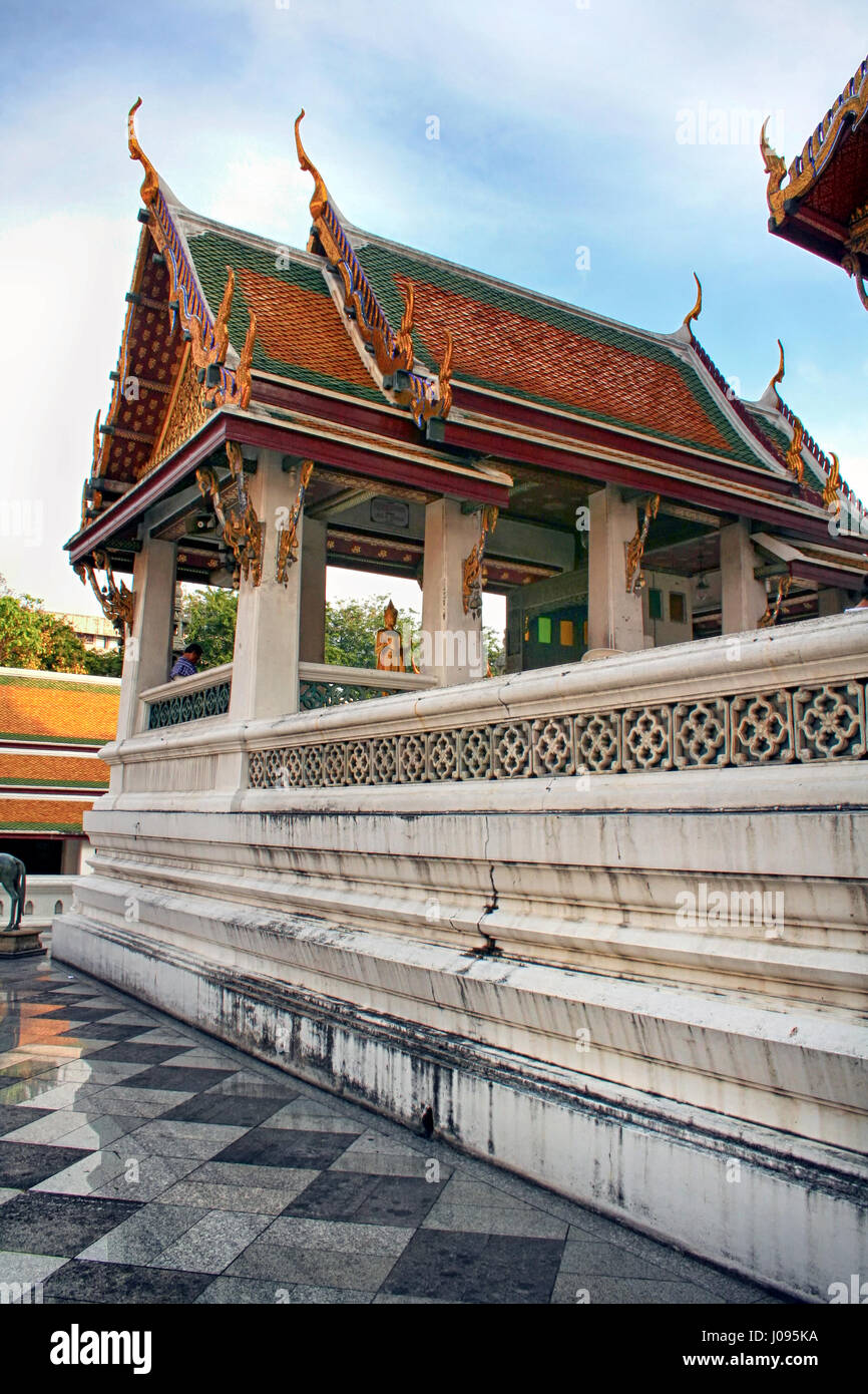 Buddhist temple in Bangkok Thailand Stock Photo - Alamy