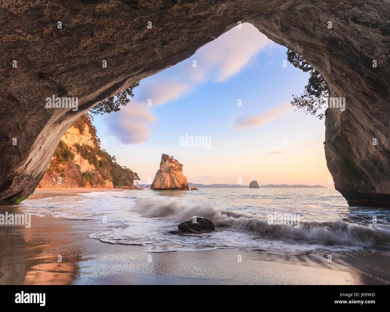Cathedral Cove, near Whitianga on the Coromandel Peninsula, North Island, New Zealand. This is a major tourist attraction of the area and is situated  Stock Photo