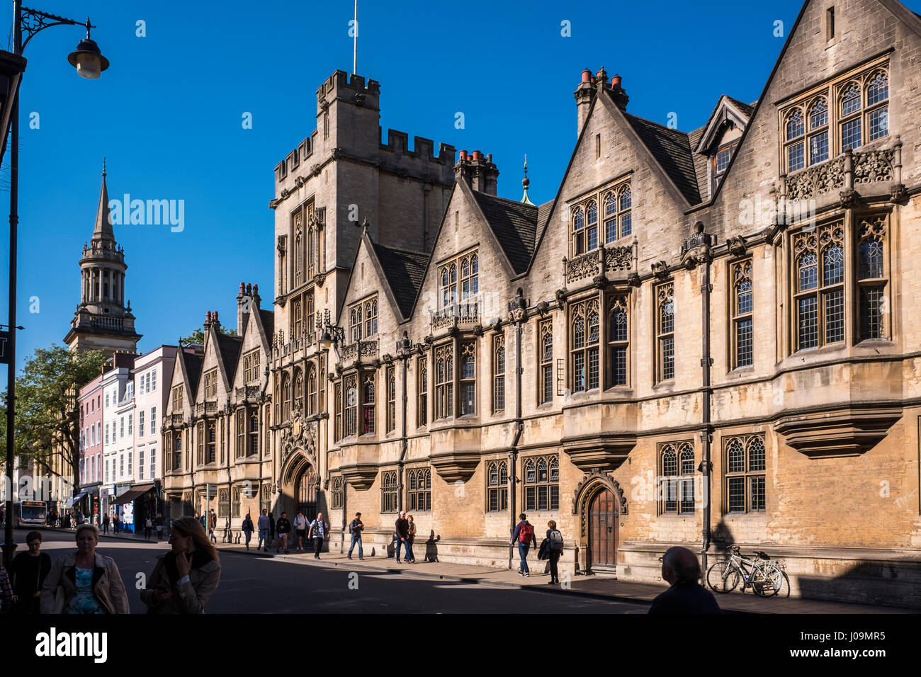 Oxford is a city known worldwide as the home of the University of Oxford, the oldest university in the English-speaking world. England, U.K. Stock Photo