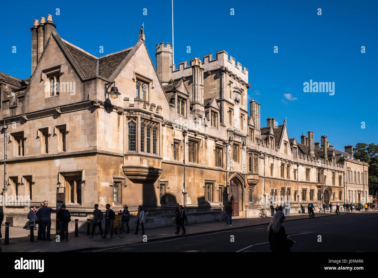 Oxford is a city known worldwide as the home of the University of Oxford, the oldest university in the English-speaking world. England, U.K. Stock Photo