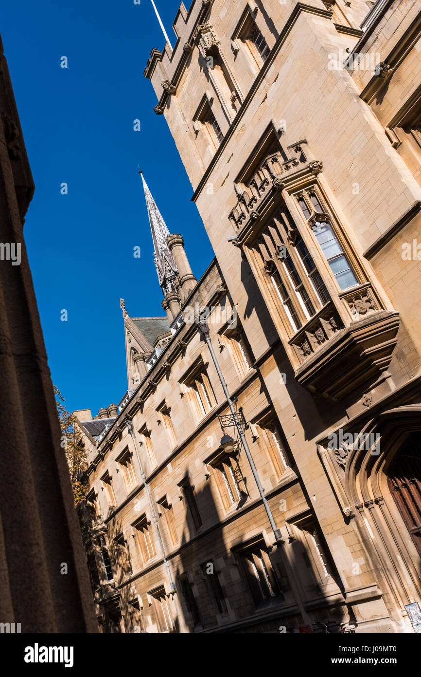 Oxford is a city known worldwide as the home of the University of Oxford, the oldest university in the English-speaking world. England, U.K. Stock Photo