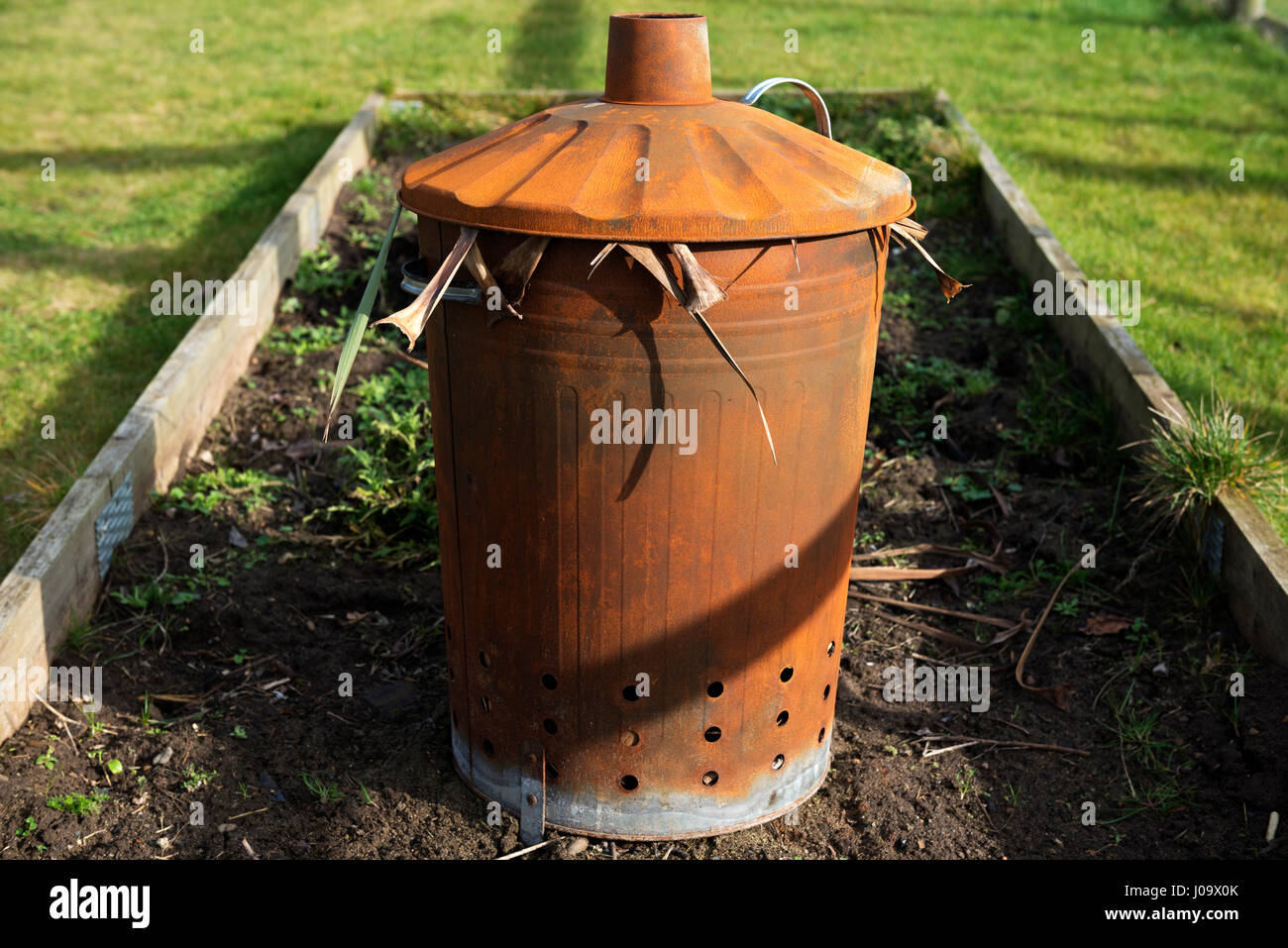 Garden incinerator : 811 images, photos de stock, objets 3D et images  vectorielles