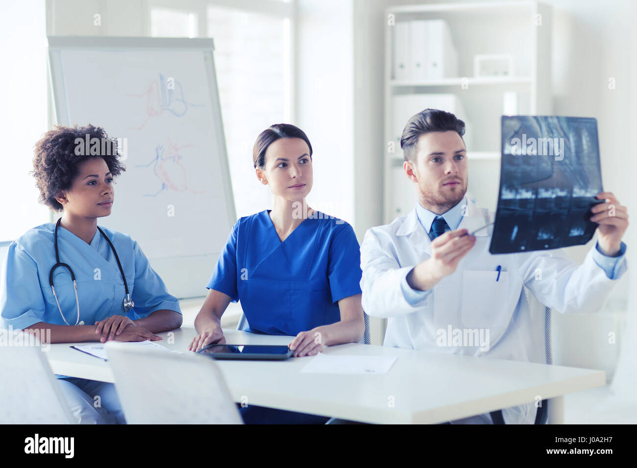 Medical doctors surgeons hi-res stock photography and images - Alamy