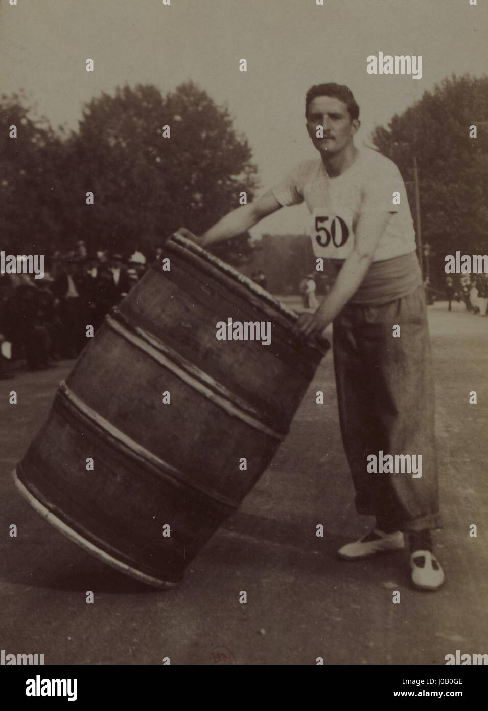 Ganot, le champion du monde de la course aux tonneaux (à l'exposition de Vincennes 1900) Stock Photo
