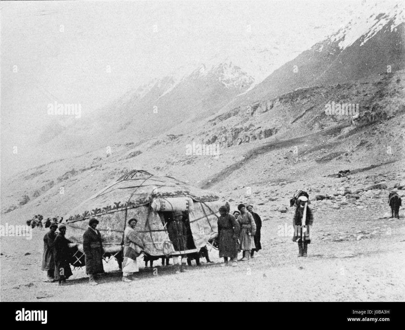 kirghiz-shifting-felt-tent-at-gumbaz-tek