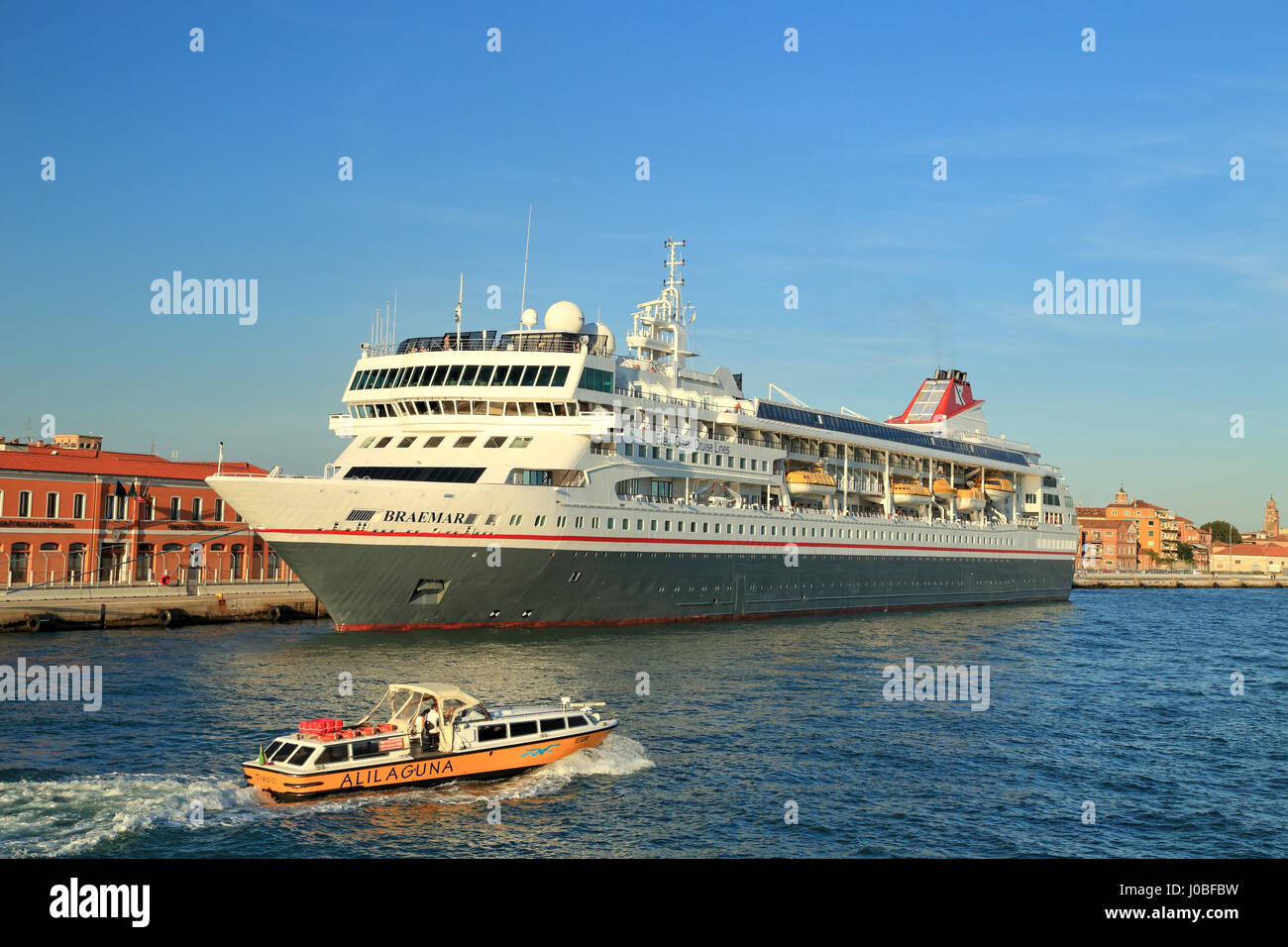Cruise ship MS Braemar Stock Photo - Alamy