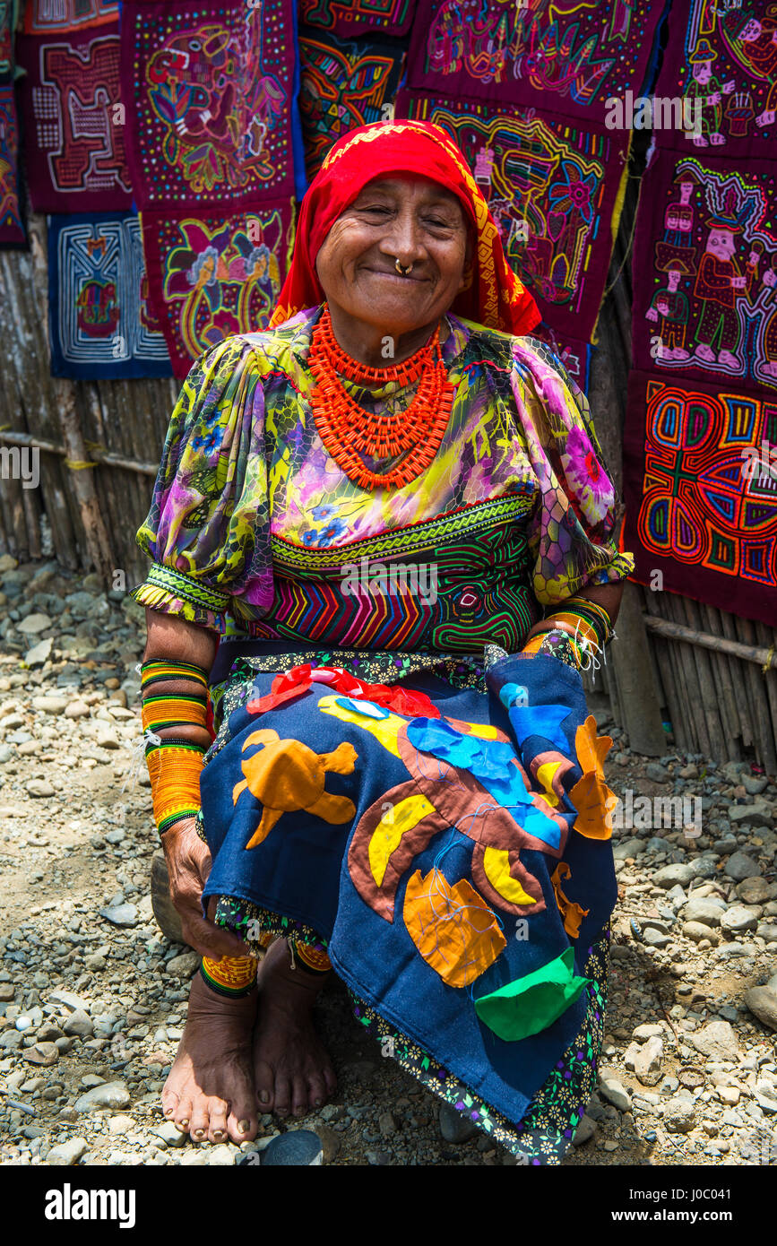 Tradfitional dressed Kuna Indian woman, Achutupu, San Blas Islands, Kuna Yala, Panama, Central America Stock Photo