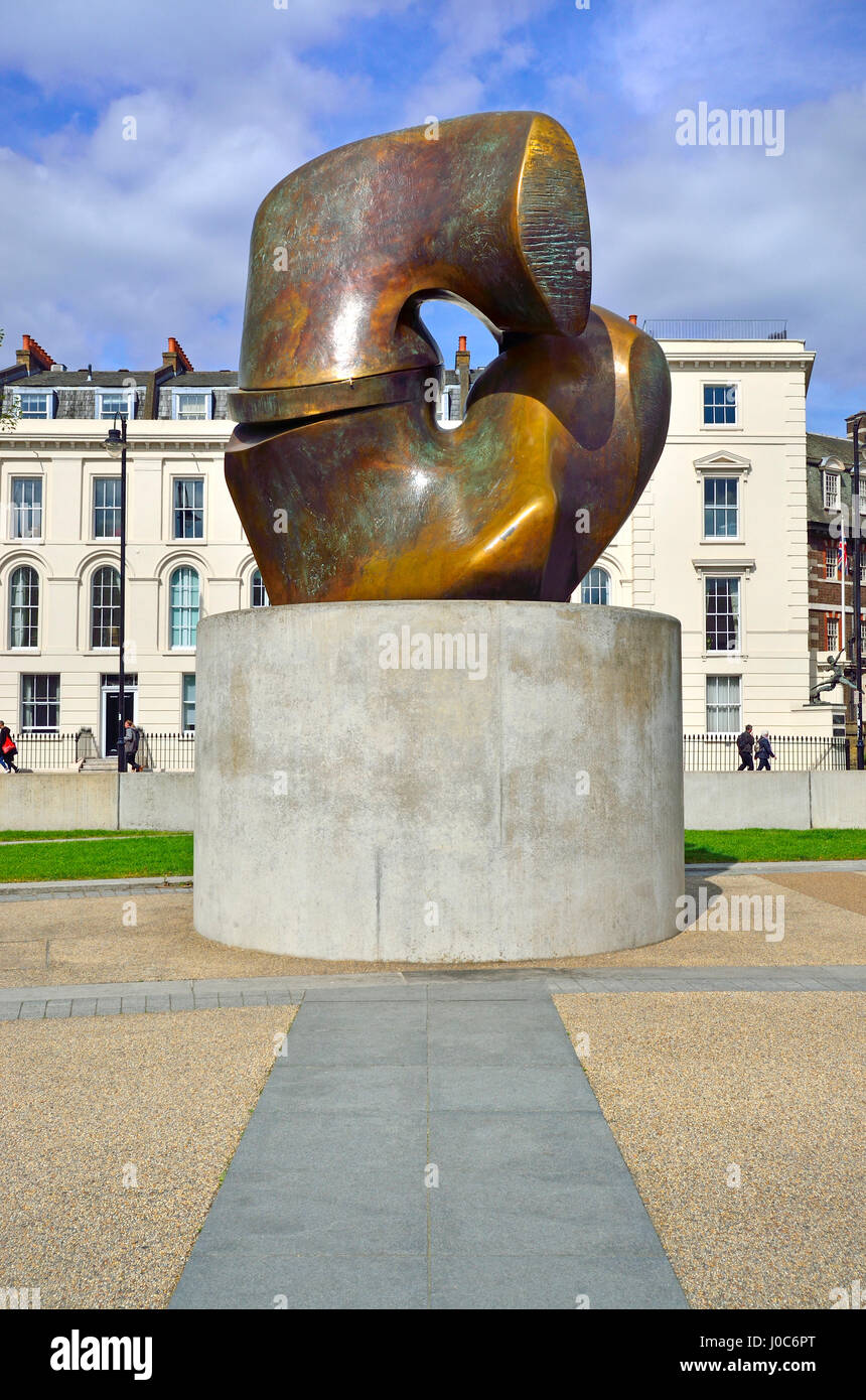 Henry moore sculpture art gallery hi-res stock photography and images ...