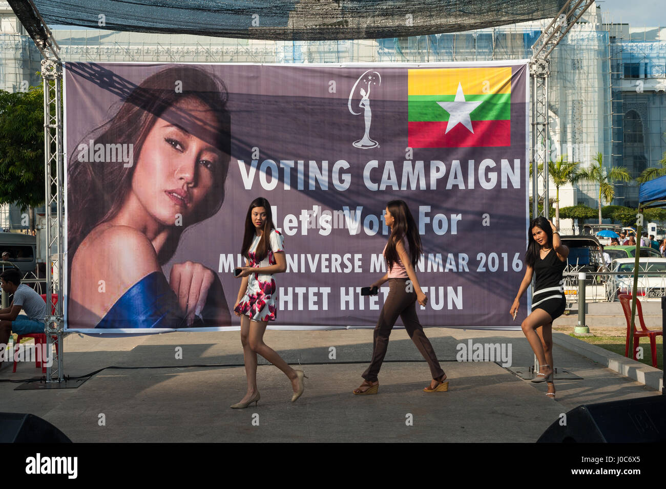 27.01.2017, Yangon, Republic of the Union of Myanmar, Asia - Participants of a beauty contest meet on a stage at the Mahabandula Park. Stock Photo